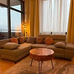 Panoramic In Center With Private Parking Garage דירה *