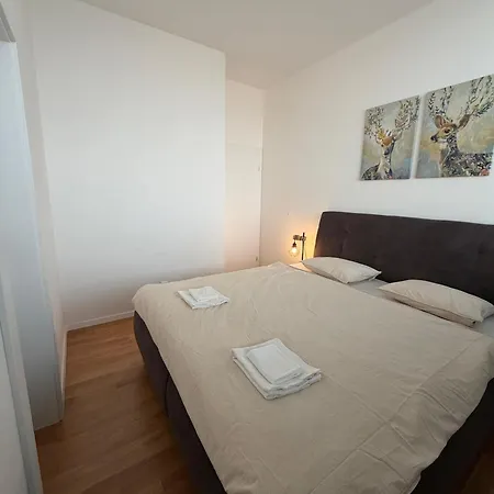 Panoramic In Center With Private Parking Garage 아파트 *
