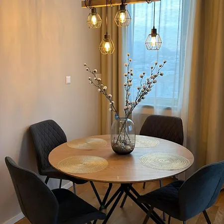 Panoramic In Center With Private Parking Garage