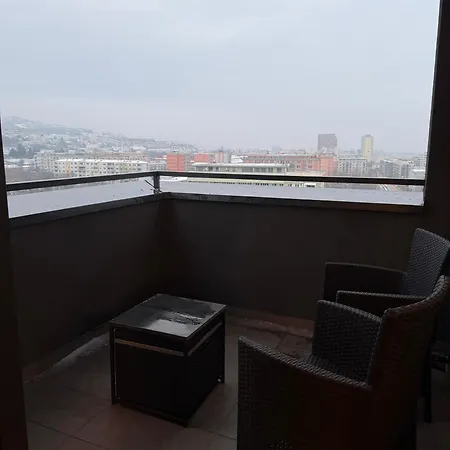 Panoramic In Center With Private Parking Garage * ブラチスラヴァ