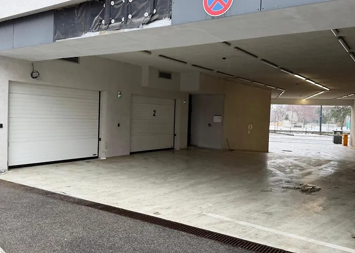 Panoramic In Center With Private Parking Garage * Pressburg