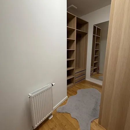 Panoramic In Center With Private Parking Garage *