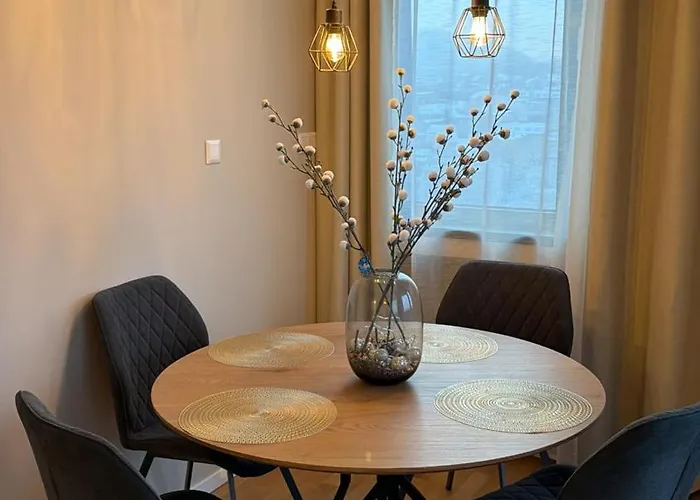 Panoramic In Center With Private Parking Garage